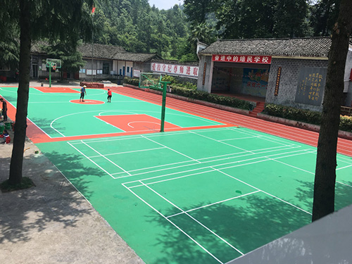 吉首鳳凰縣培民學校塑膠籃球場，羽毛球場順利完工